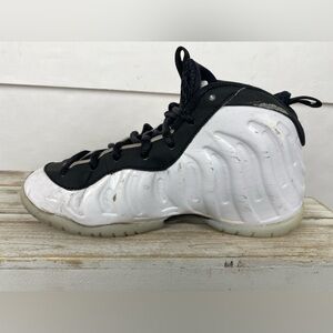 Nike kids' Little Posite One sneakers "Orlando Home" white black colorway. Sz 2Y